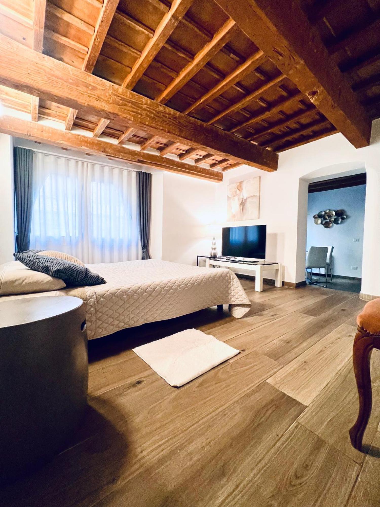 Palazzovilla Historic Building Luxury Suite Флоренція Екстер'єр фото